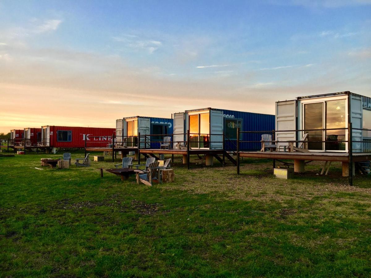 Flophouze Shipping Container Hotel Round Top Kültér fotó