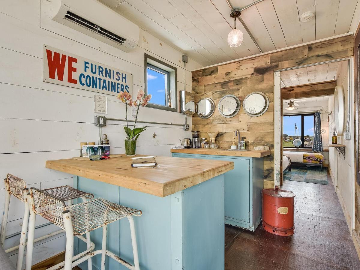 Flophouze Shipping Container Hotel Round Top Kültér fotó