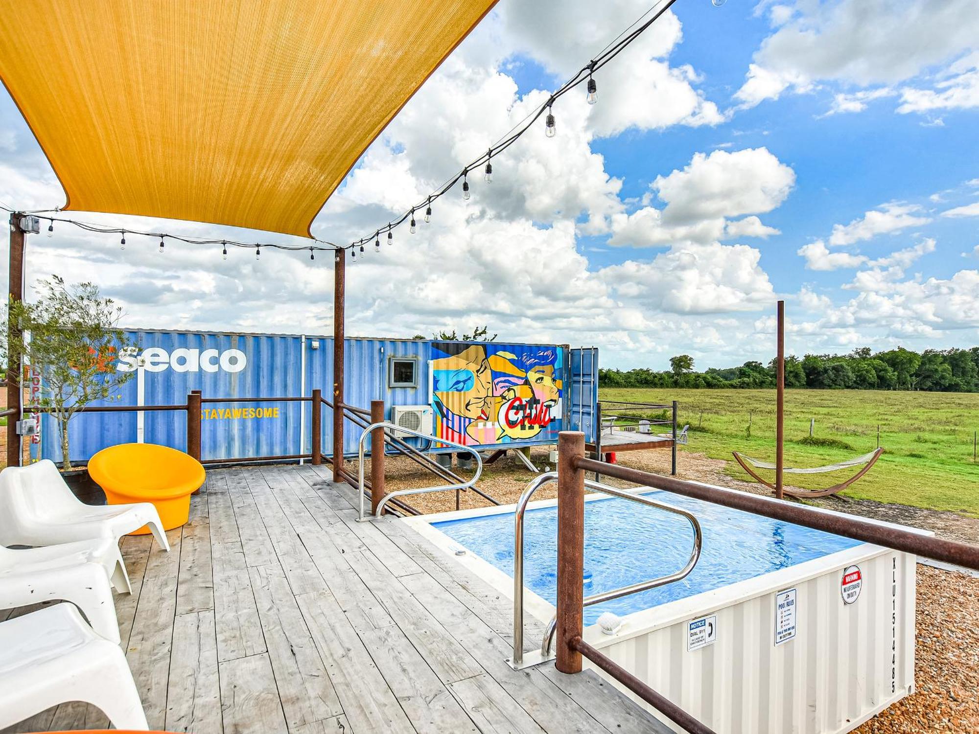 Flophouze Shipping Container Hotel Round Top Kültér fotó