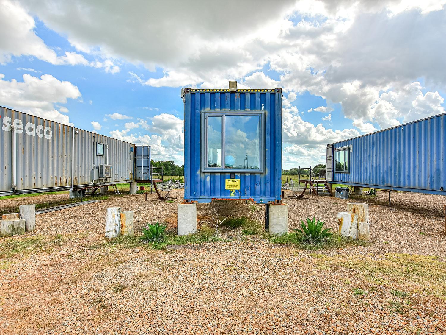 Flophouze Shipping Container Hotel Round Top Kültér fotó