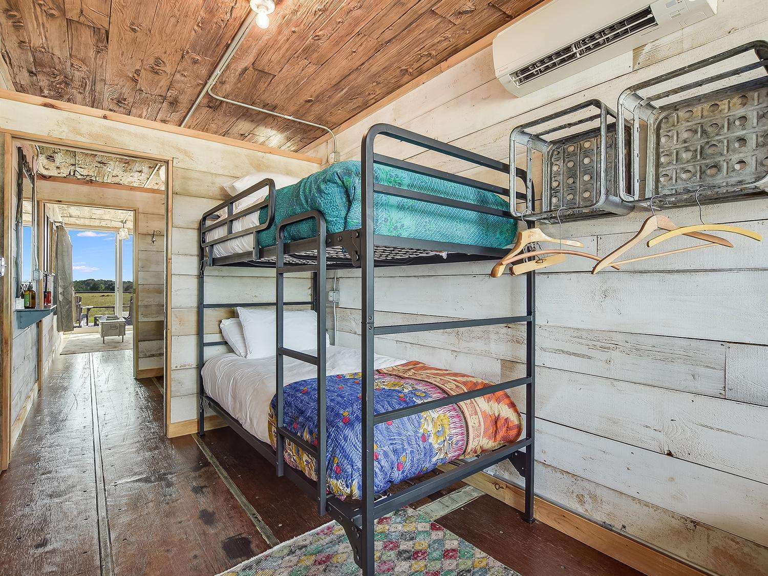 Flophouze Shipping Container Hotel Round Top Kültér fotó